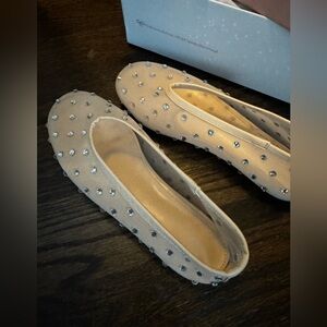 Arqa Shop cream mesh with pearl flats, size 7